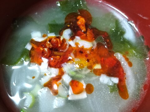 食べるラー油入り☆ワカメと玉ねぎの中華スープ